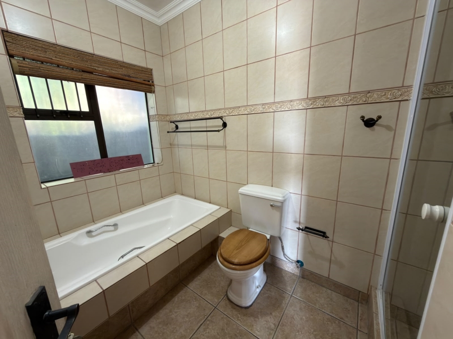 6 Bedroom Property for Sale in West Bank Eastern Cape